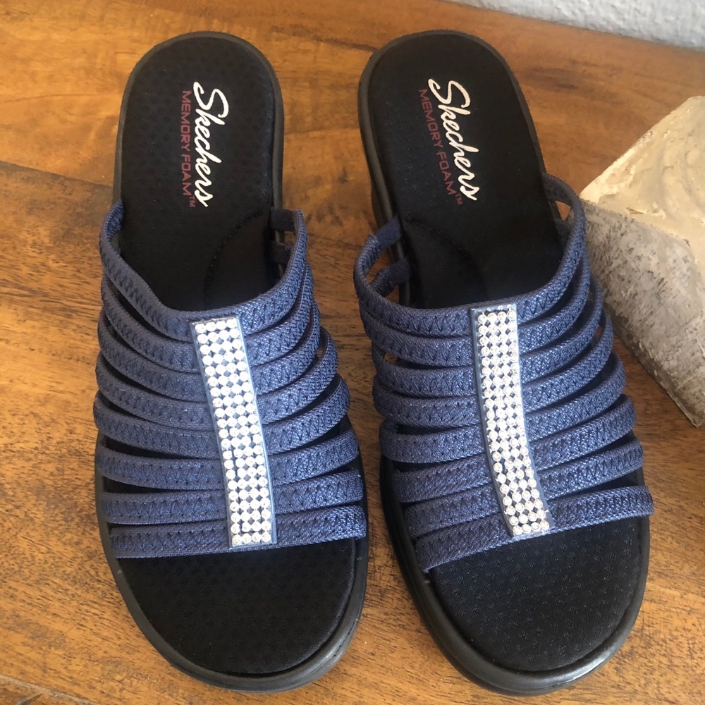 Skechers memory foam sandals 2.5 inch heal size 9